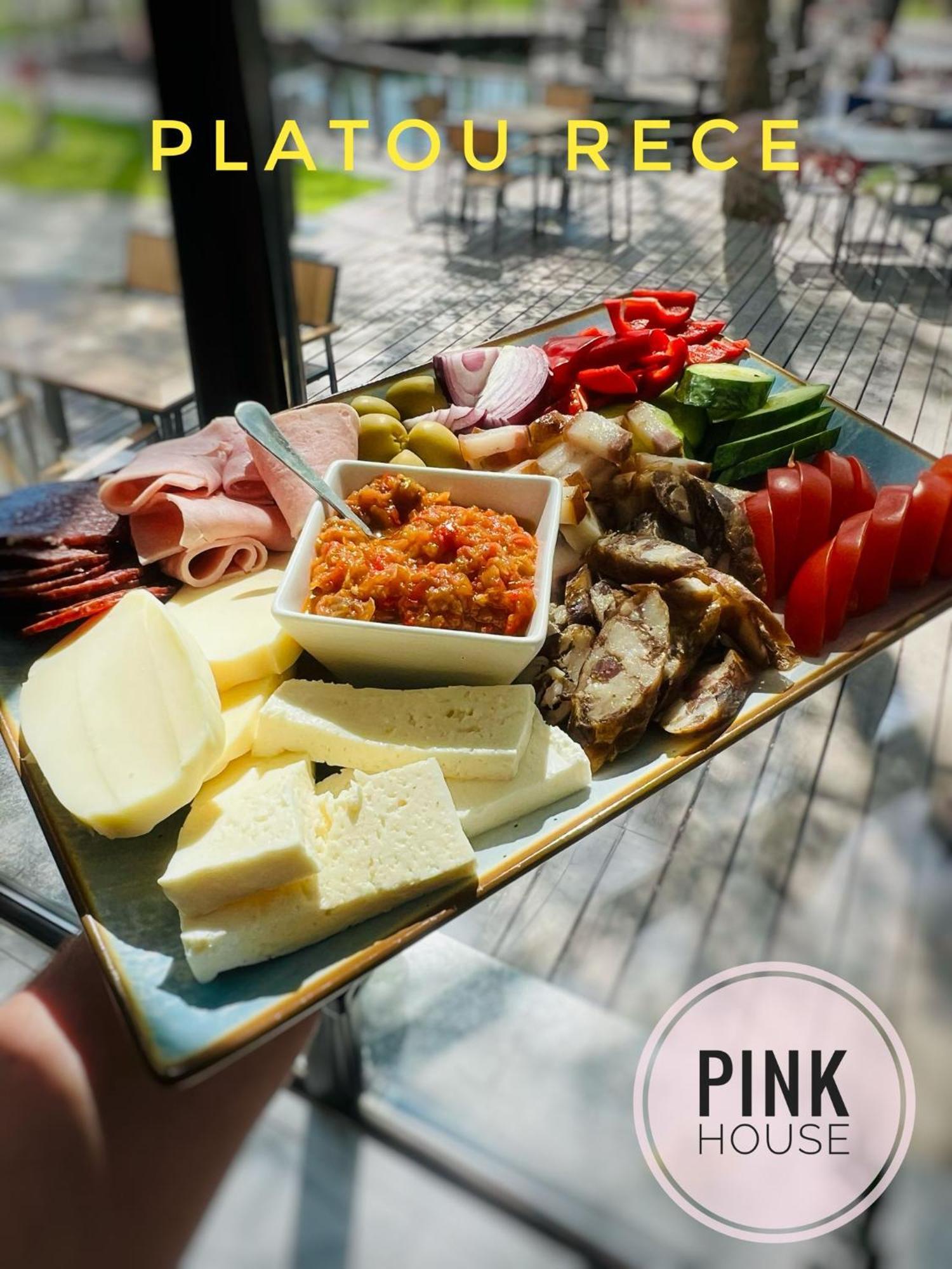 Pensiunea Pink House Runcu Hotel Runcu  Kültér fotó